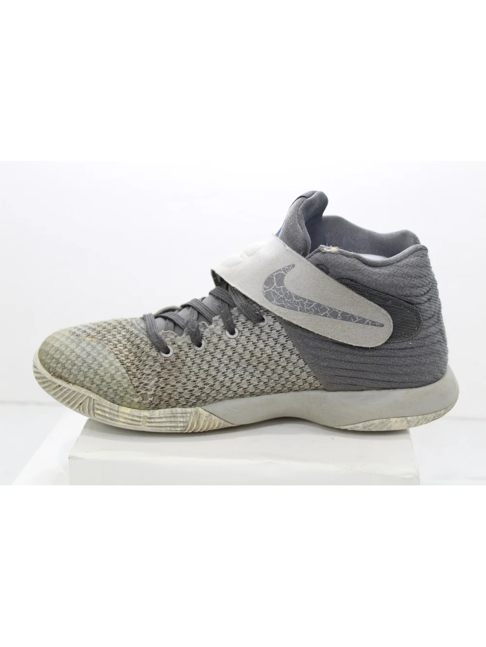 Nike Kyrie Irving 2 Sneakers 826673 Gray 2Tone Basketball Shoes Youth Size 5 Y